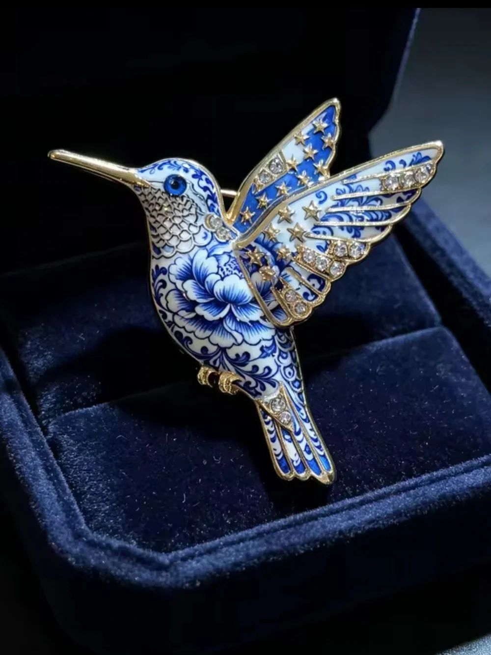 La dolce vita vintage Crystal & Enamel Hummingbird Brooch - Multicolor